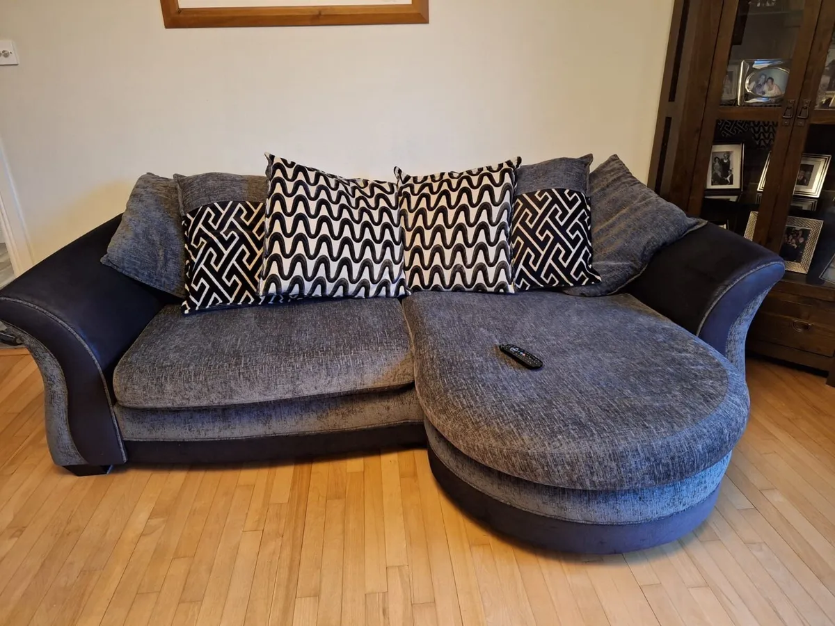 2 * 4 Seat Sofas - Image 4