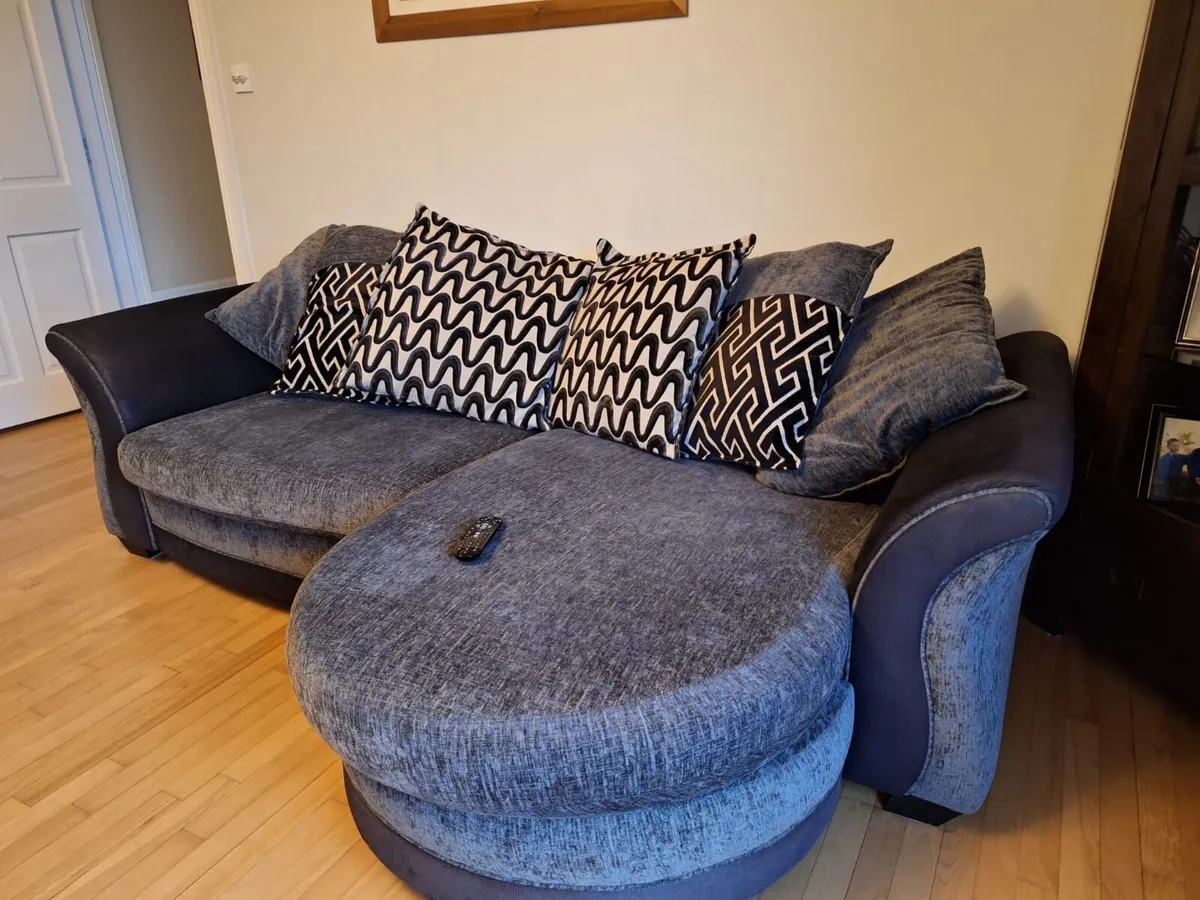 2 * 4 Seat Sofas - Image 2