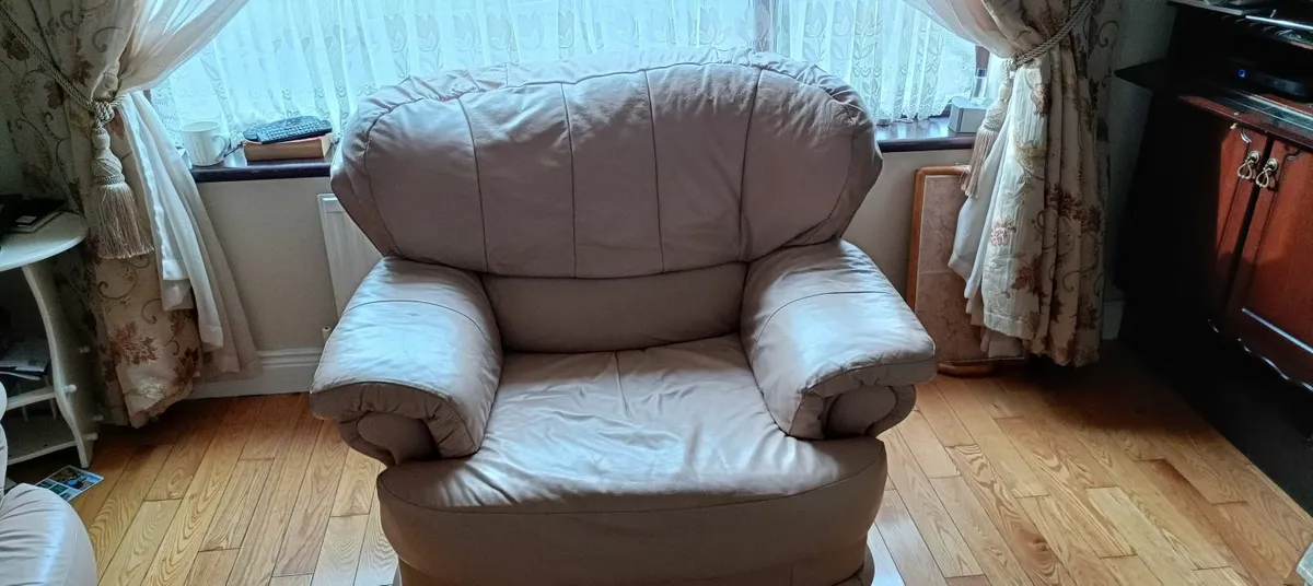 leather sofa and chairs - Image 2