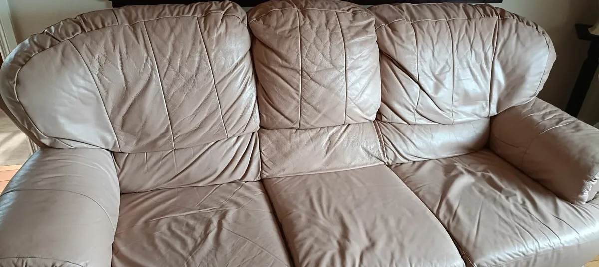 leather sofa and chairs - Image 1
