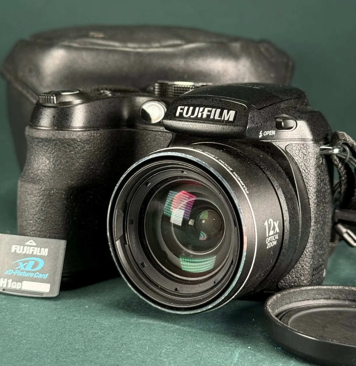 Fujifilm FinePix S Series 10-11.9MP Digital Camera - Image 1