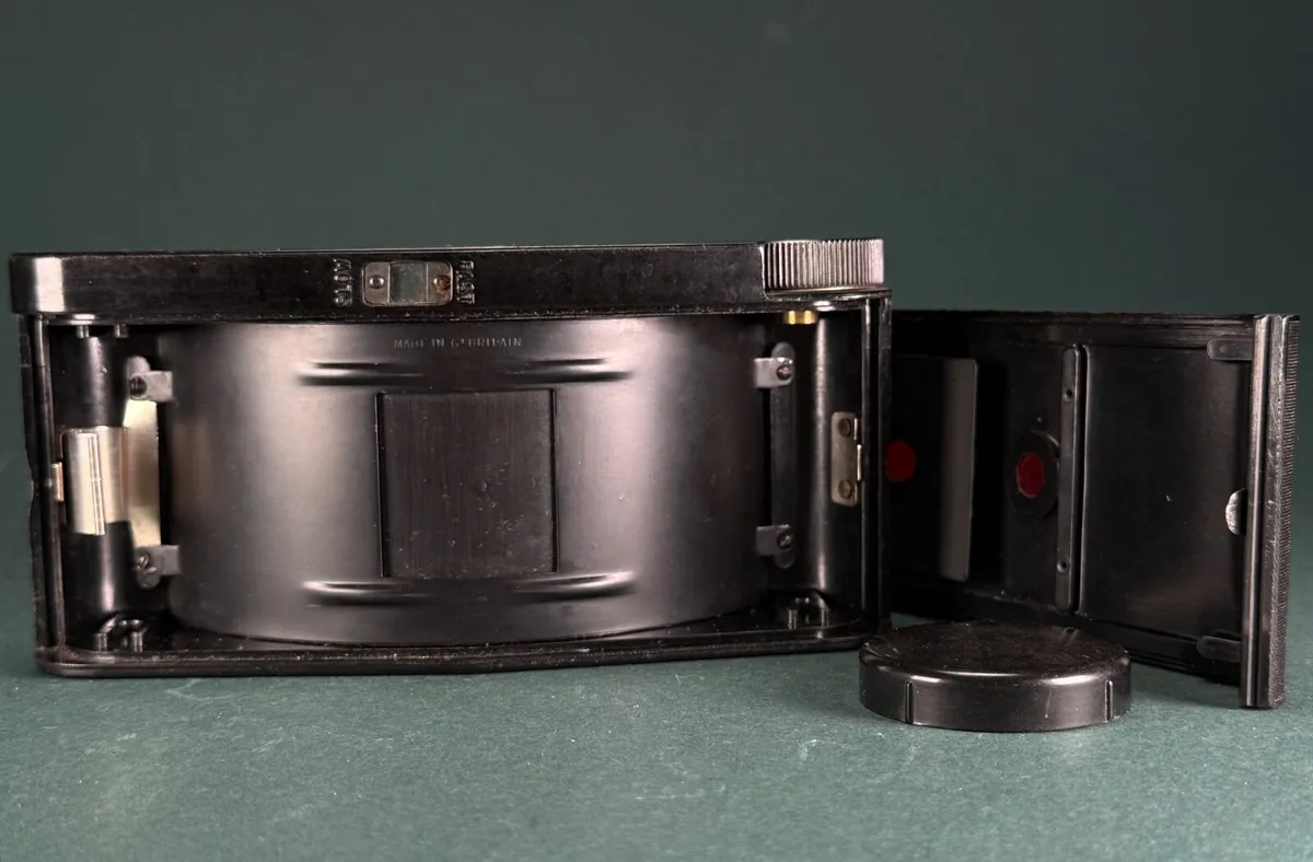 Vintage PURMA SPECIAL 127 Film bakelite camera - Image 2