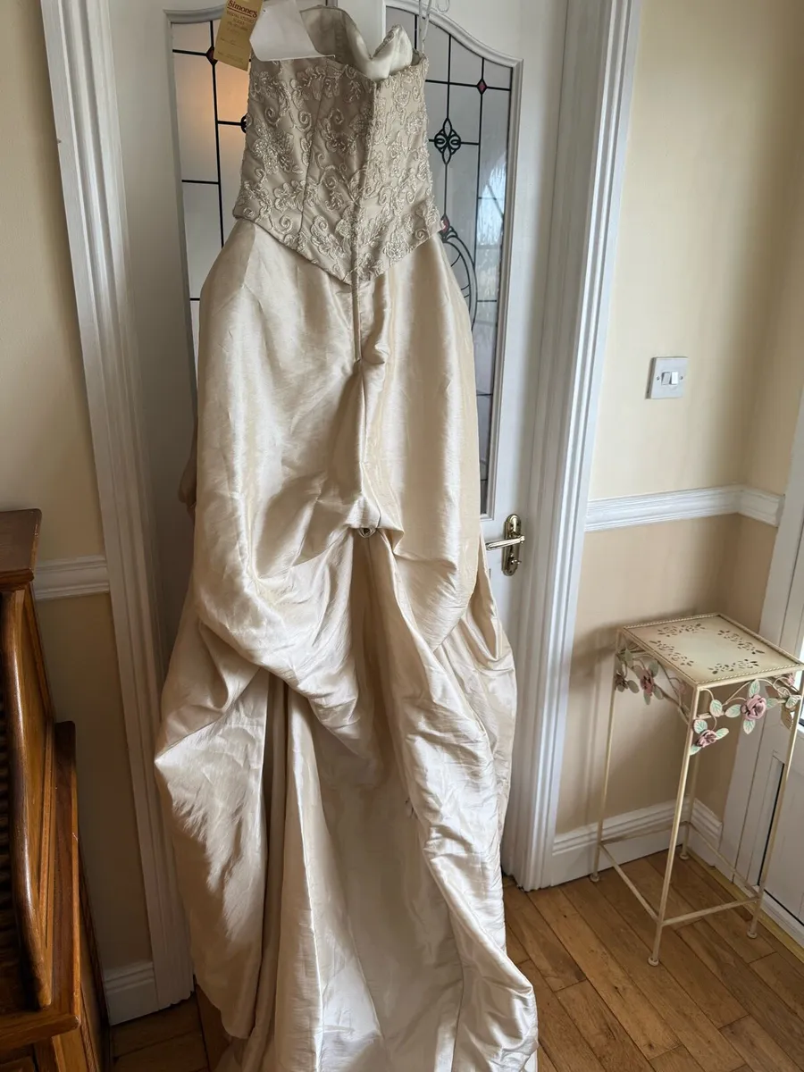 Wedding dress - Image 3