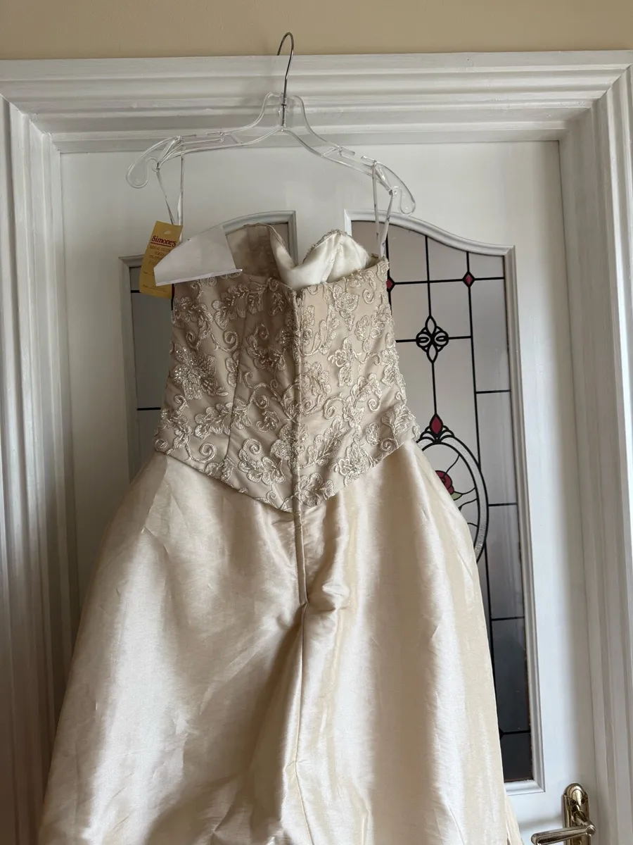 Wedding dress - Image 4
