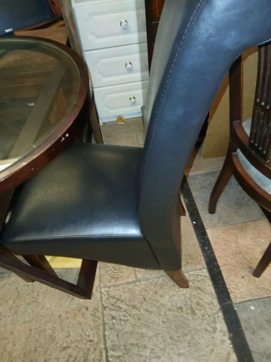 Table and Chairs - Image 2