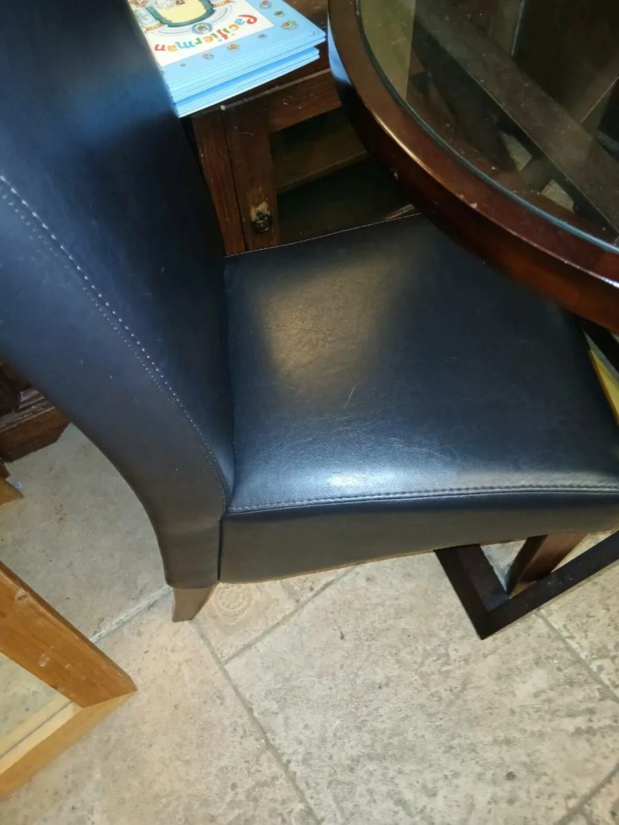 Table and Chairs - Image 3