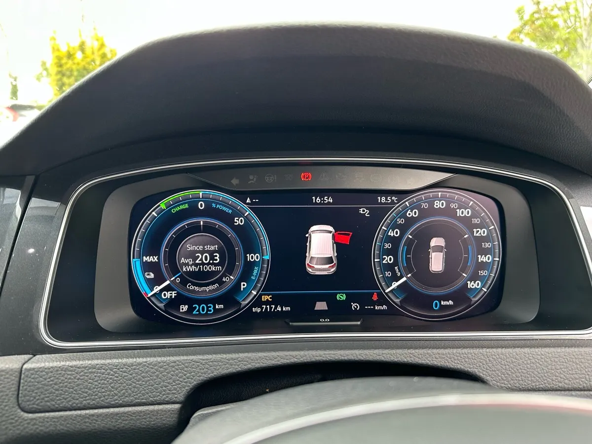 Volkswagen E-Golf 2019 Executive line*low mileage* - Image 3