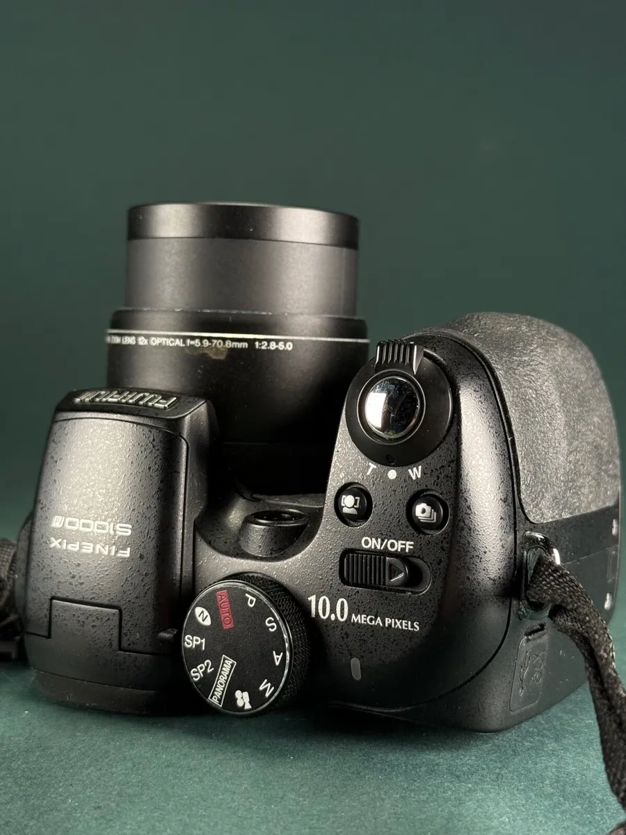 Fujifilm FinePix S Series 10-11.9MP Digital Camera - Image 2