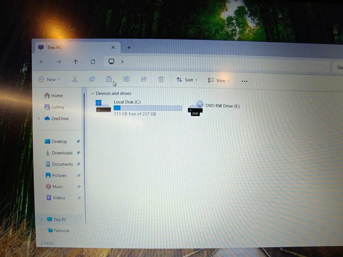 Lenovo E570 | i5 | 8GB | 256GB | 15.6" FHD | Win11 - Image 3