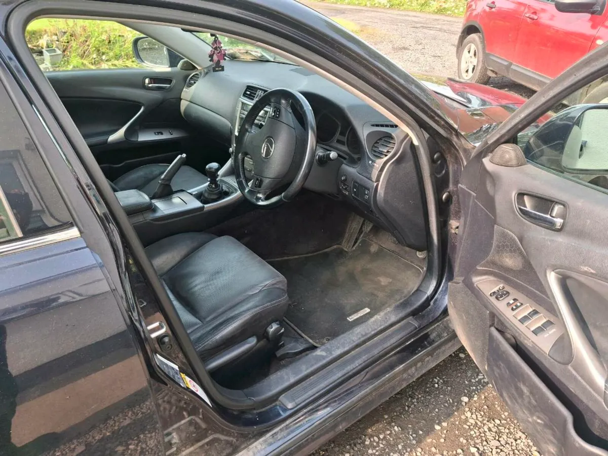 Lexus is 220d - Image 3