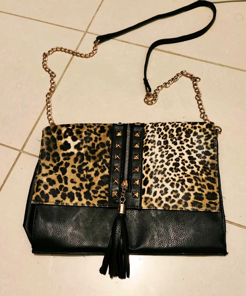 Leopard Print Clutch Bag with Gold Chain Handles – - Image 2