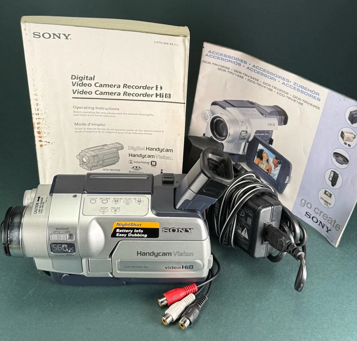 Sony CCD-TRV218E Camcorder - Image 1