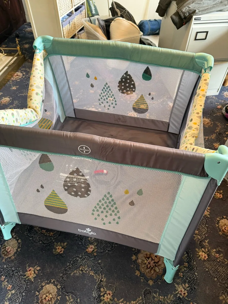 Play pen - Image 1