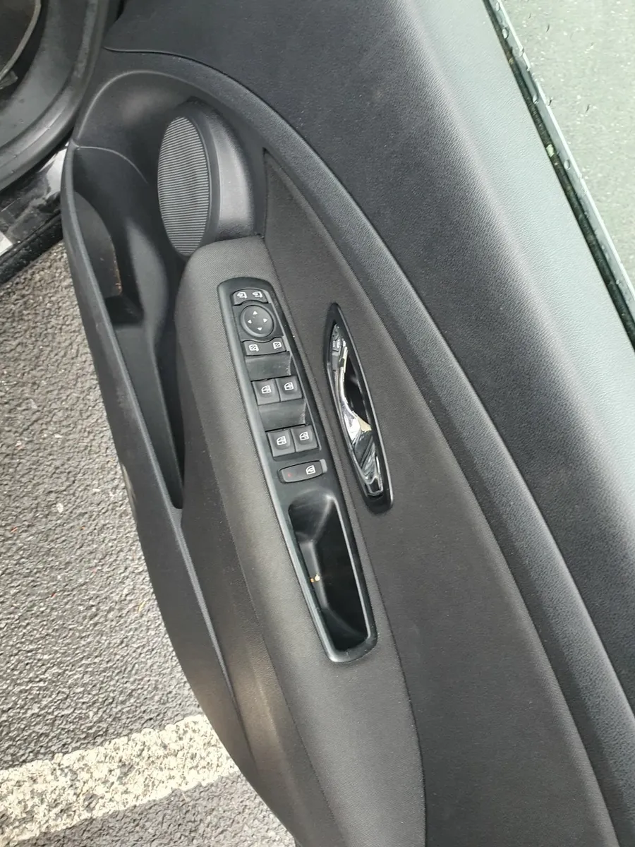 Renault Fluence 2016  automatic - Image 3