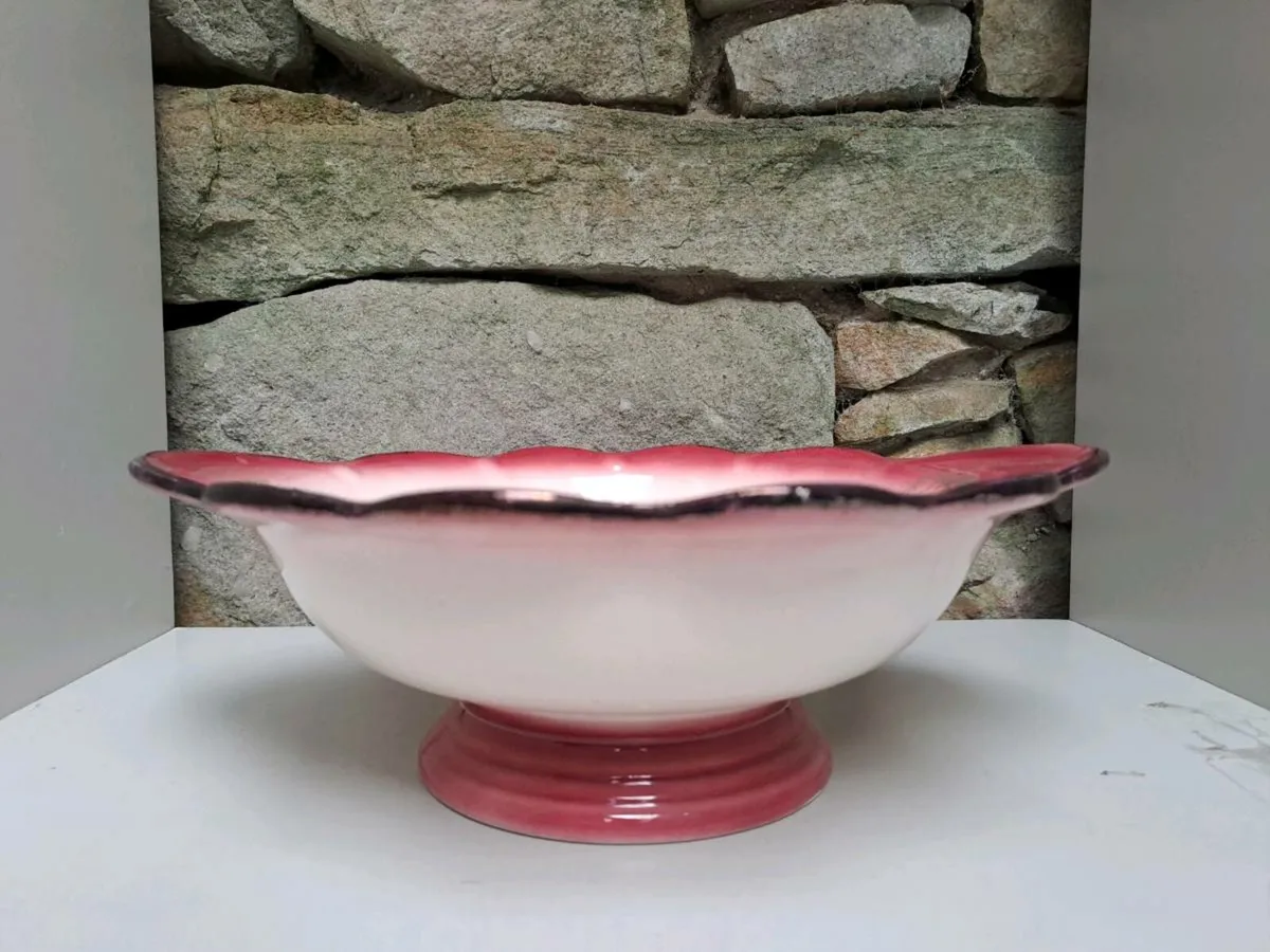 Large oval bowl with romantic scene - Image 2