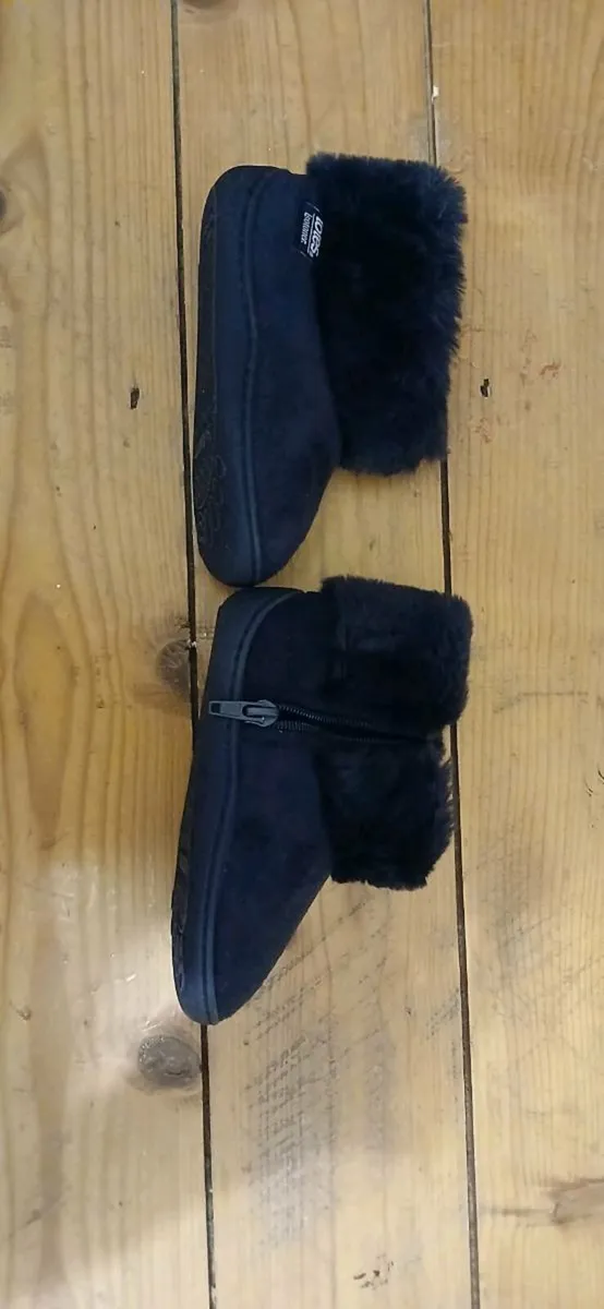 Totes slippers size 25