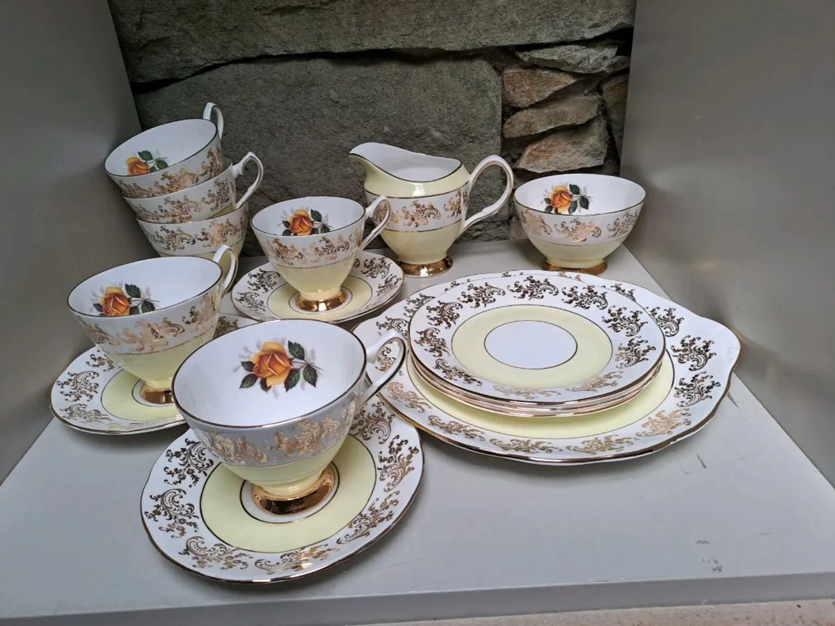 Elizabethan tea set - Image 1