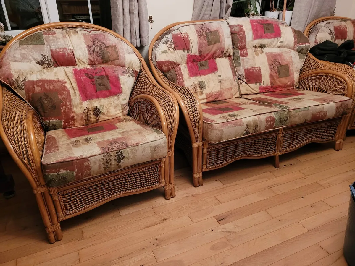 Wicker suite of furniture