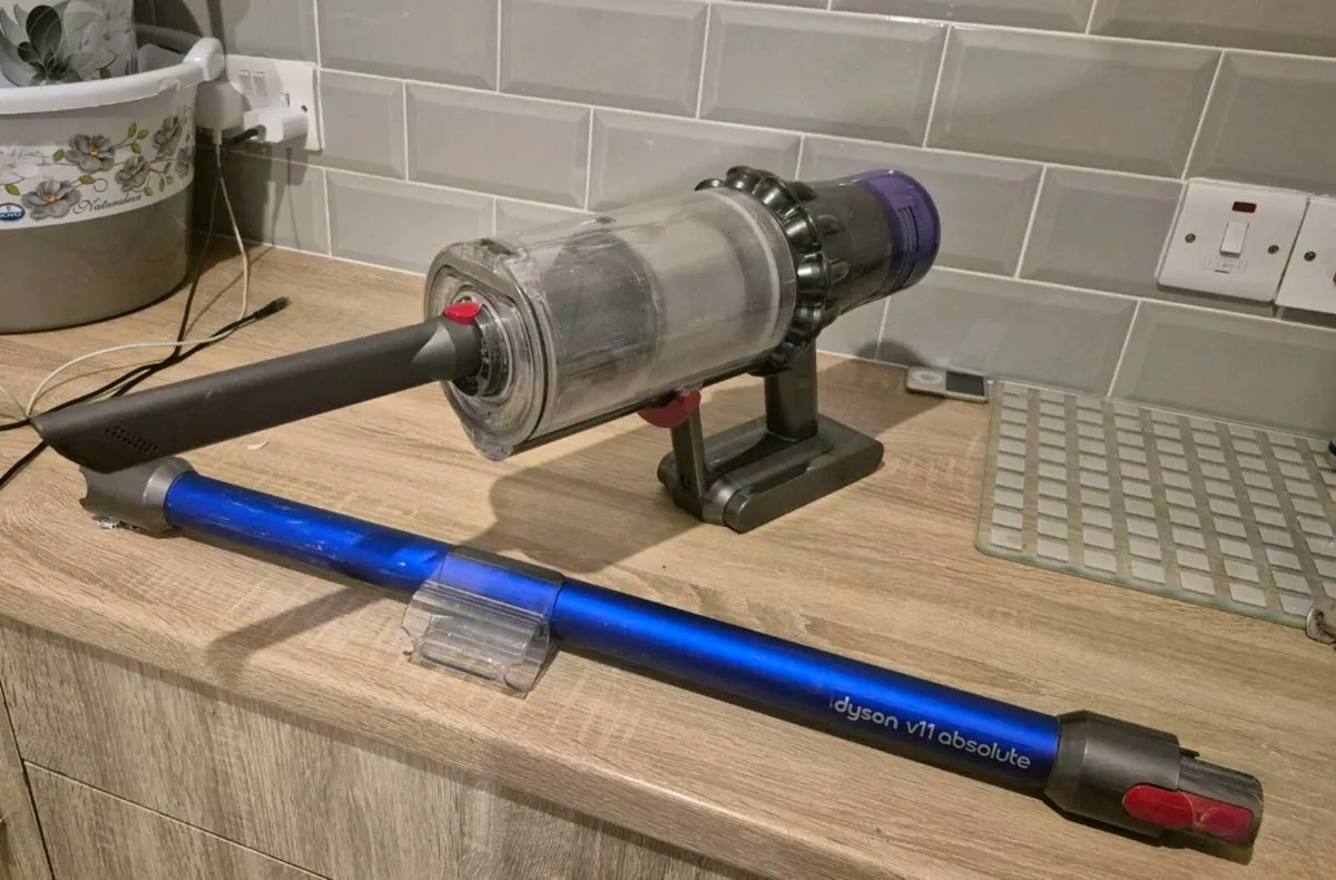 cordless Dyson V11 parts or repair goes - Image 1