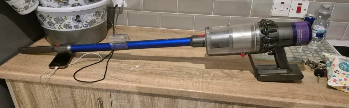 cordless Dyson V11 parts or repair goes - Image 3