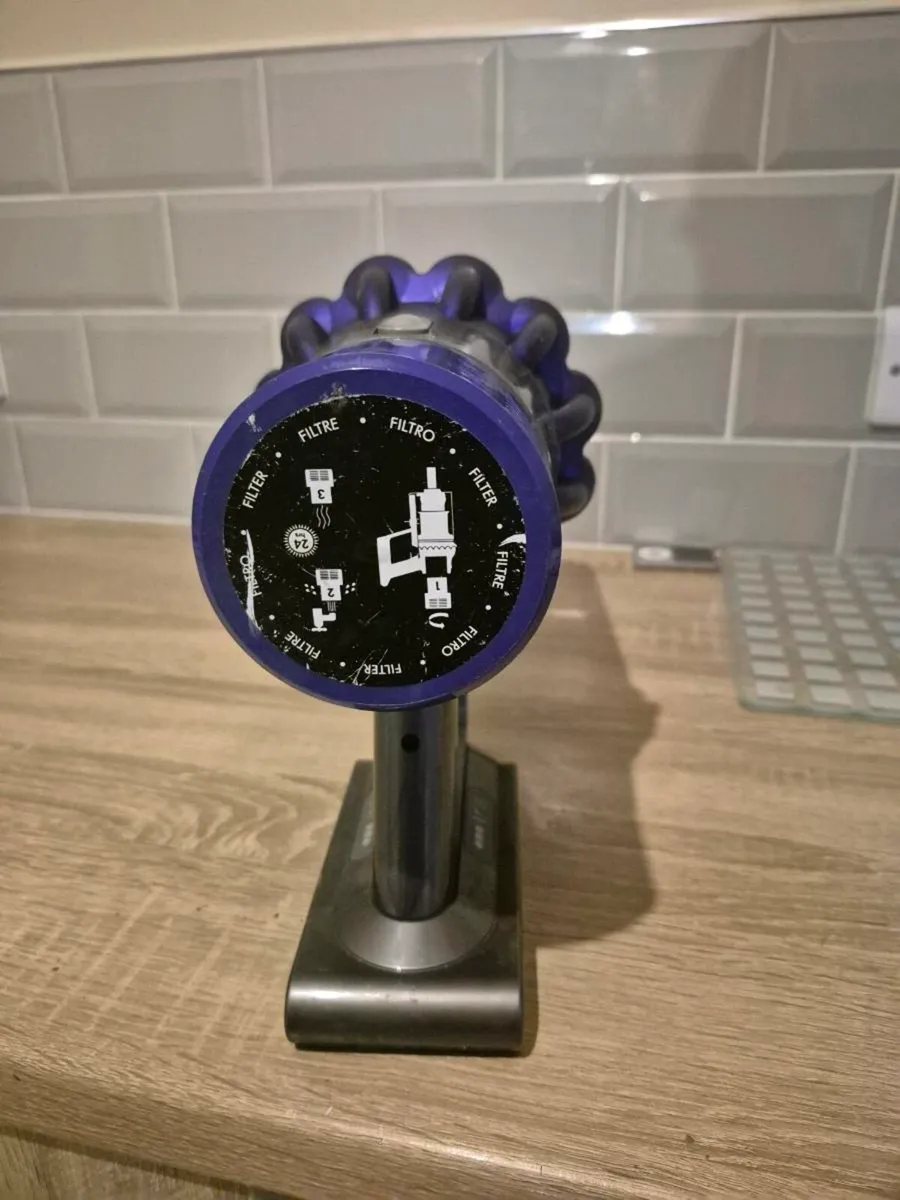 cordless Dyson V11 parts or repair - Image 3