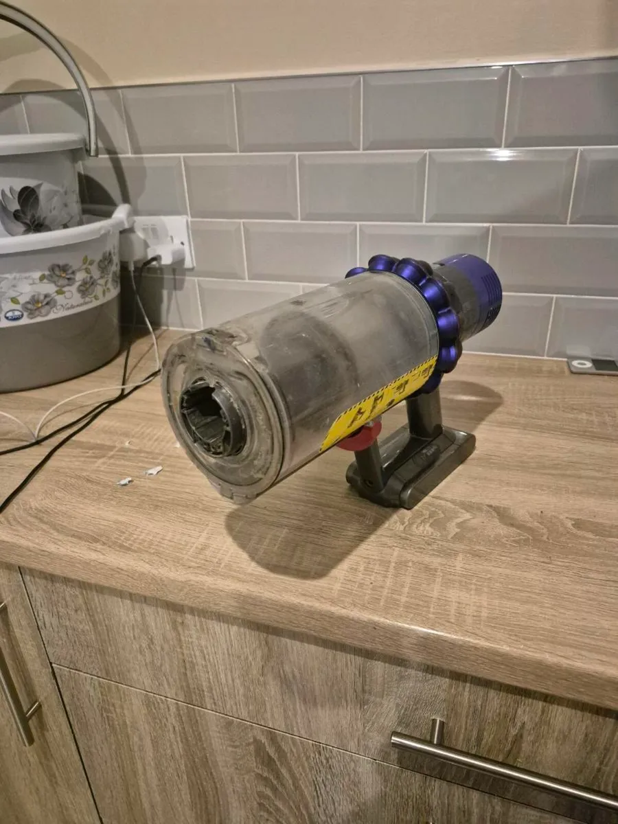 cordless Dyson V11 parts or repair - Image 4