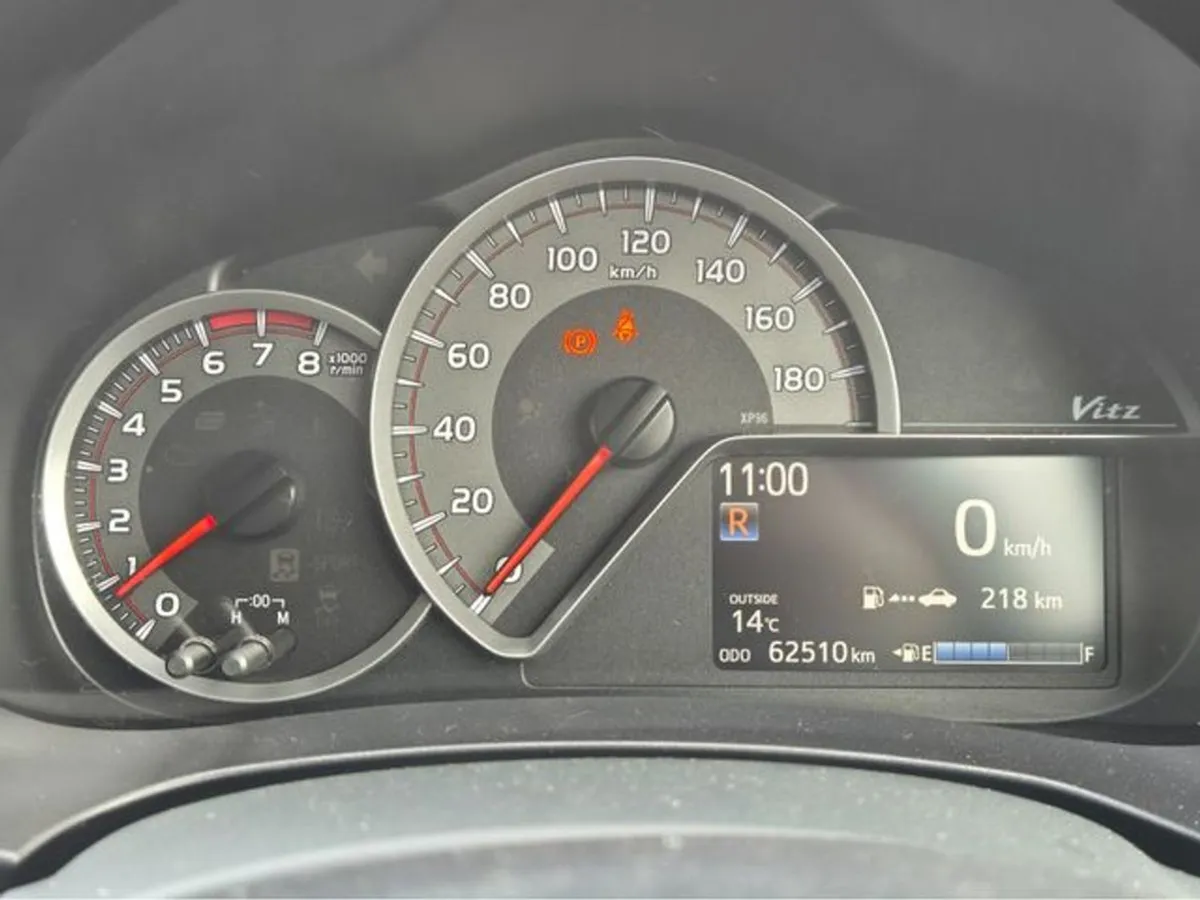 Toyota Yaris 1.3 Automatic Vitz - Image 4