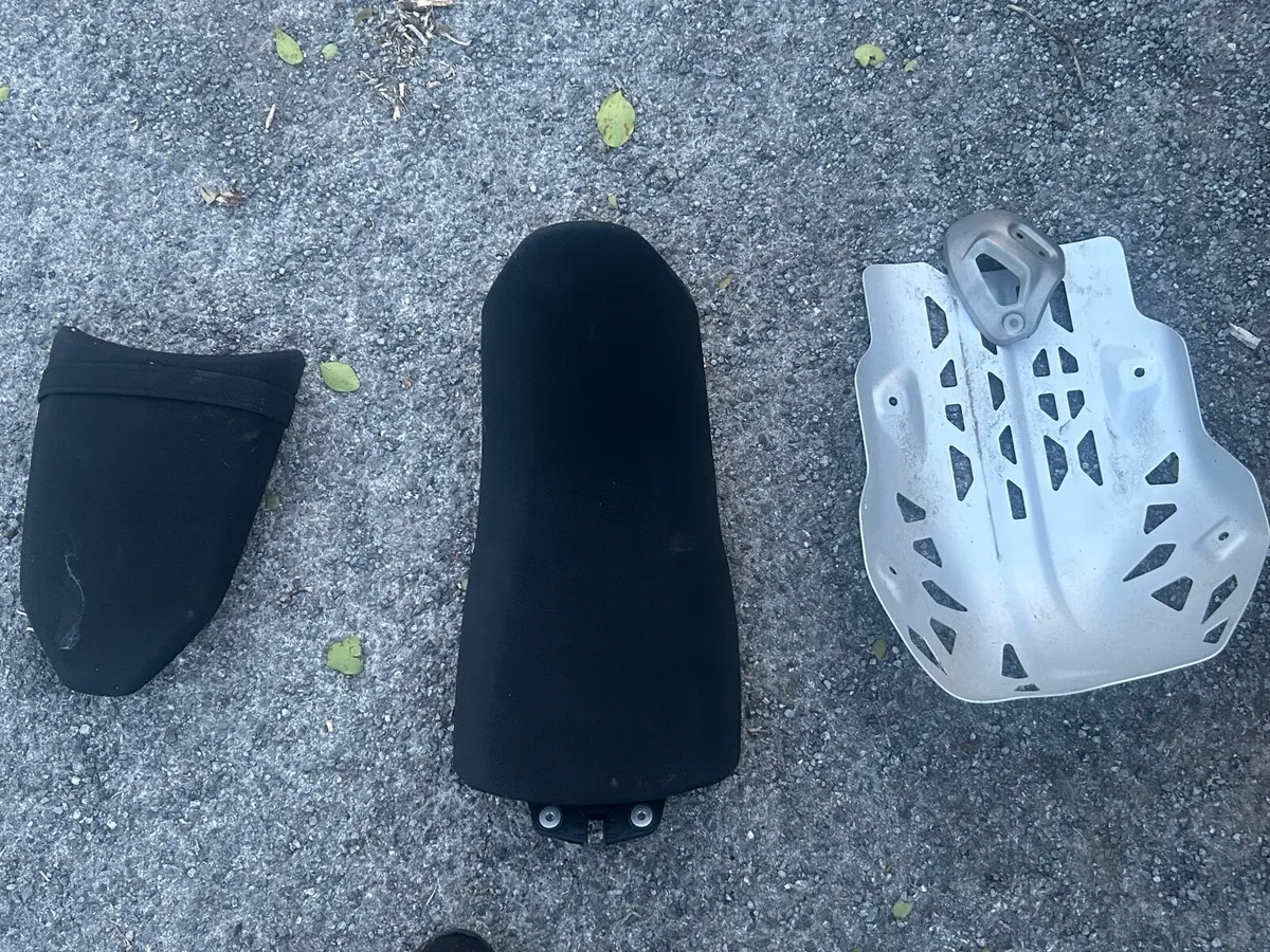 Tenere 700 seats and Stock Skid Plate