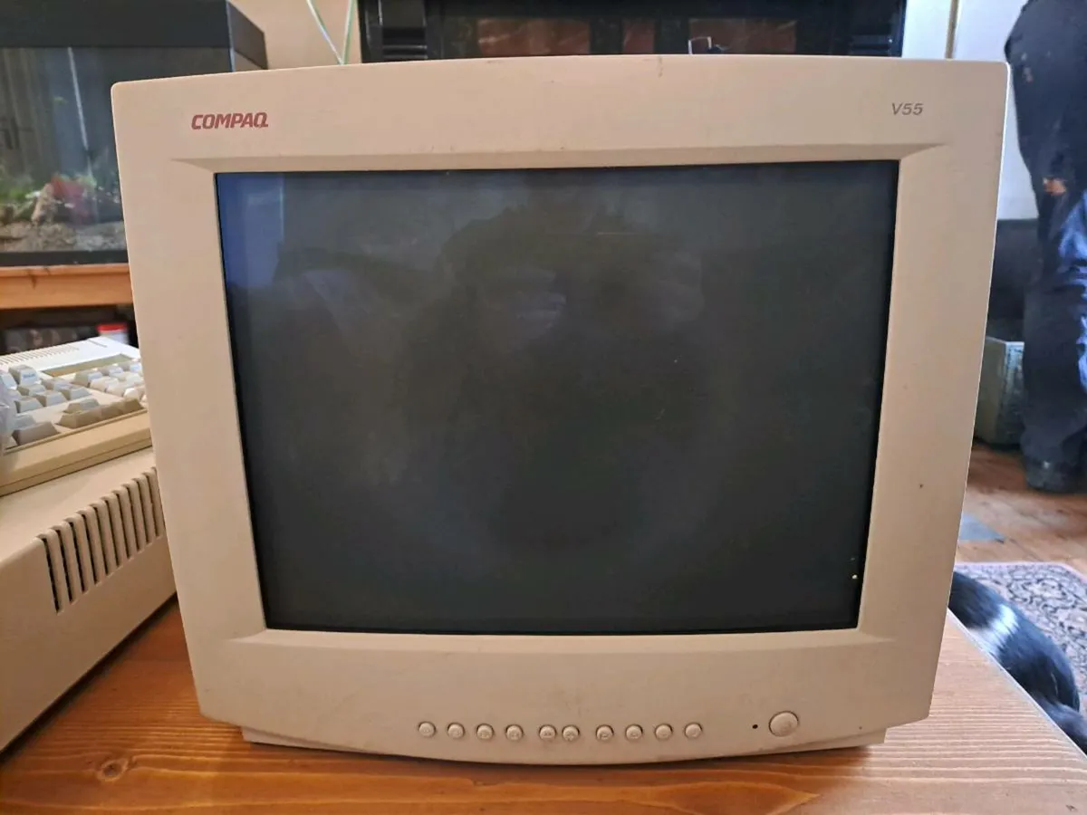 Compaq V55 CRT monitor - Image 1