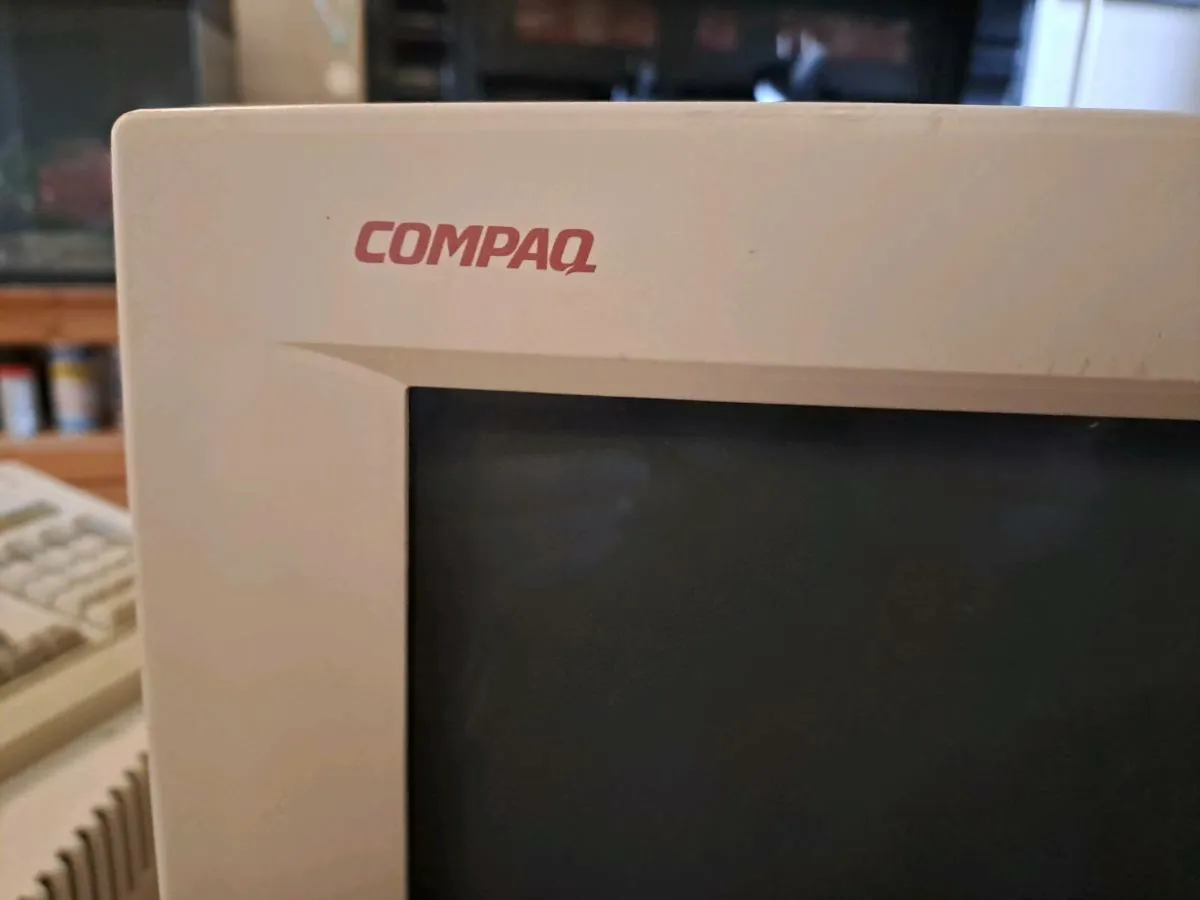 Compaq V55 CRT monitor - Image 2