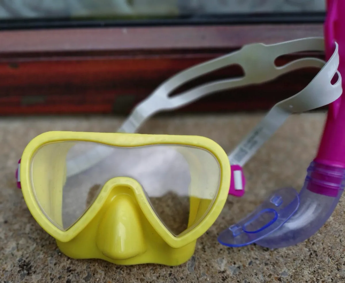 SNORKEL SWIMMING SET (GOOD CONDITION). - Image 2