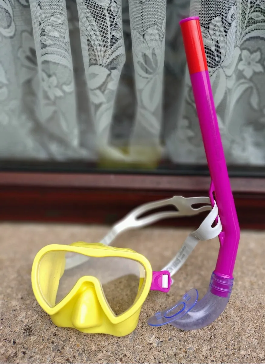 SNORKEL SWIMMING SET (GOOD CONDITION). - Image 3