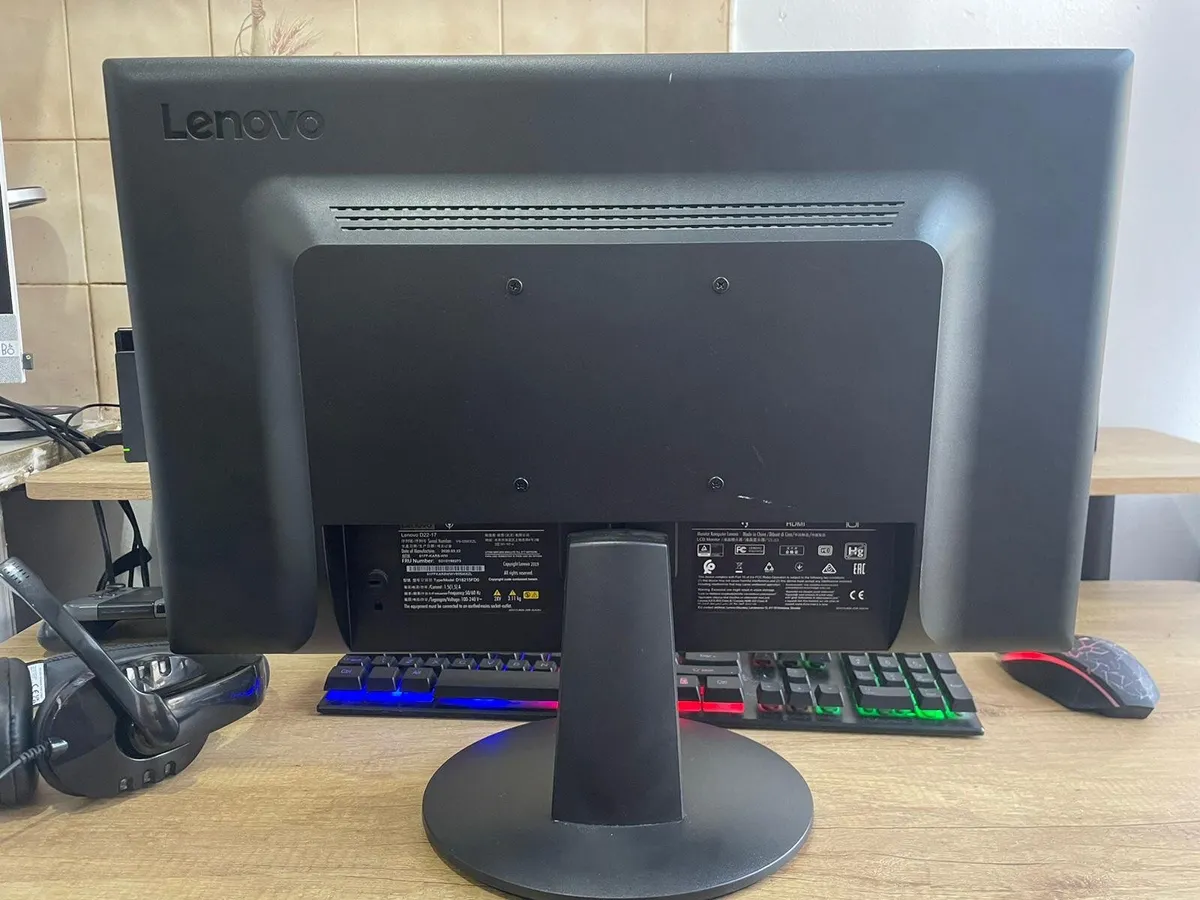 Lenovo D22 - 17 monitor, keyboard, mouse and headp - Image 3