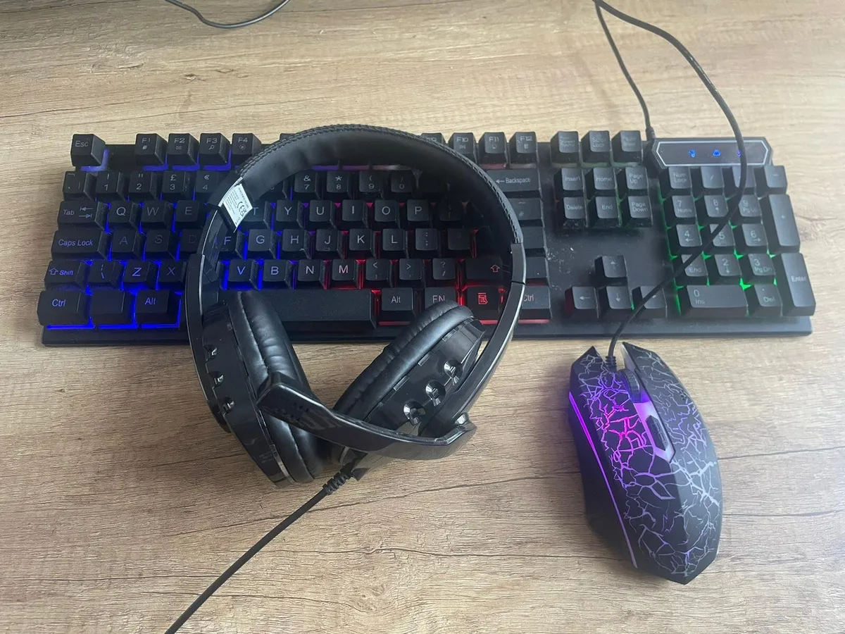 Lenovo D22 - 17 monitor, keyboard, mouse and headp - Image 4