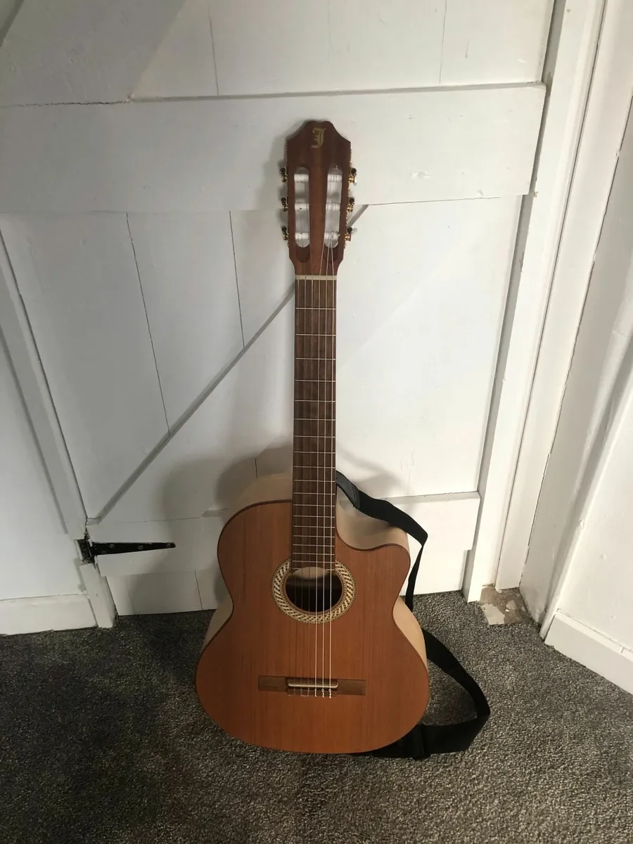 Electro accoustic classical guitar Juan Salvador - Image 3