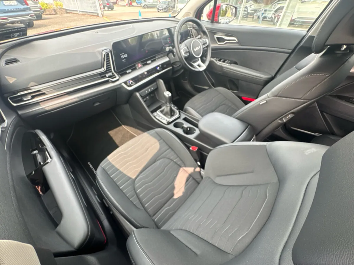 Kia Sportage MANUAL 5DR - Image 4