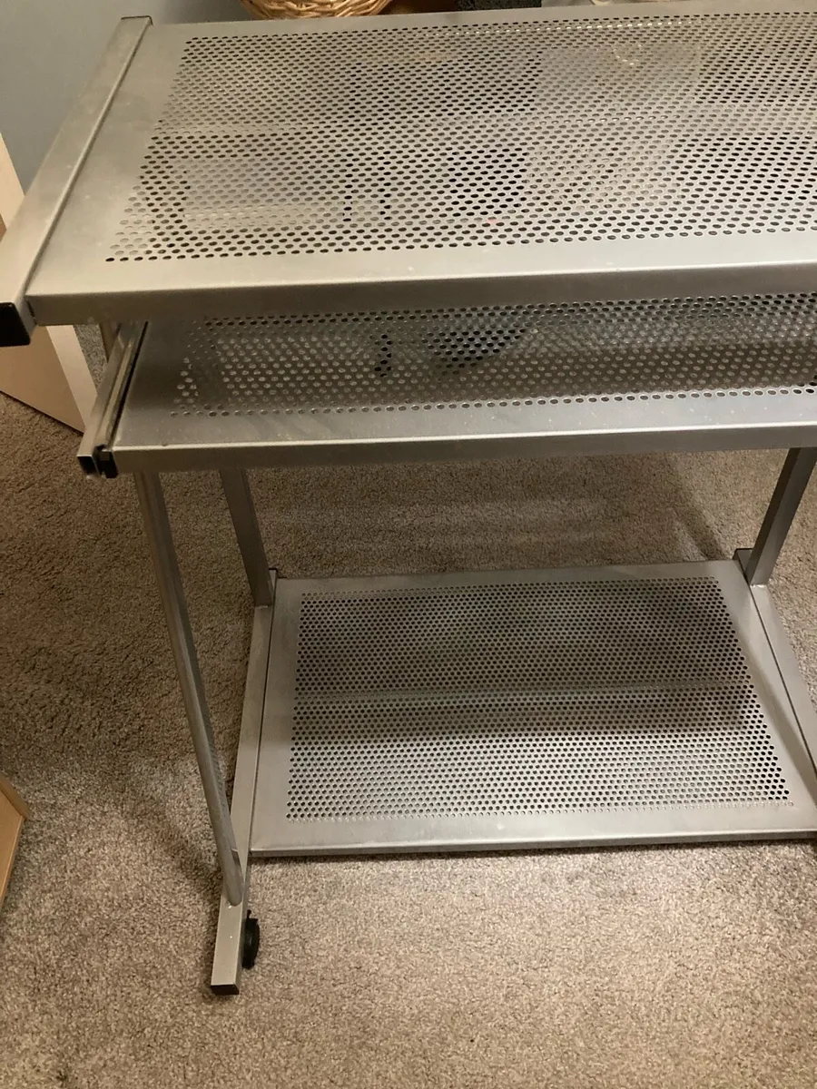 Computer table - Image 1