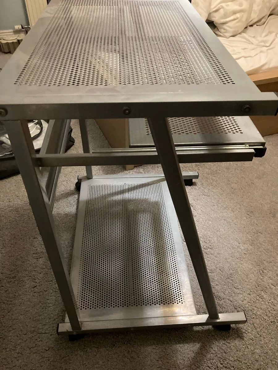 Computer table - Image 2