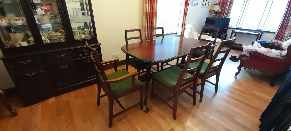 Rossmore Table and 6 chairs - Image 4