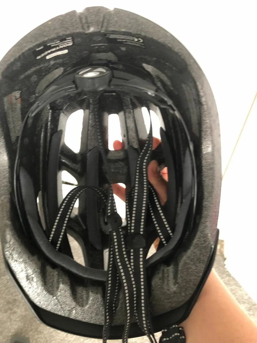 bike helmet & pump - Image 3