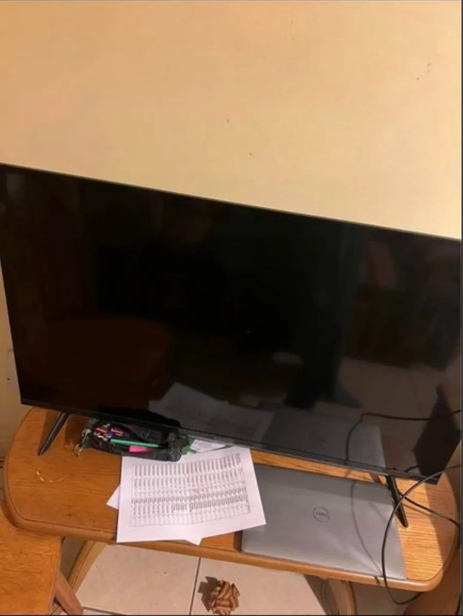 Samsung AU7000 4K Smart TV - Image 1