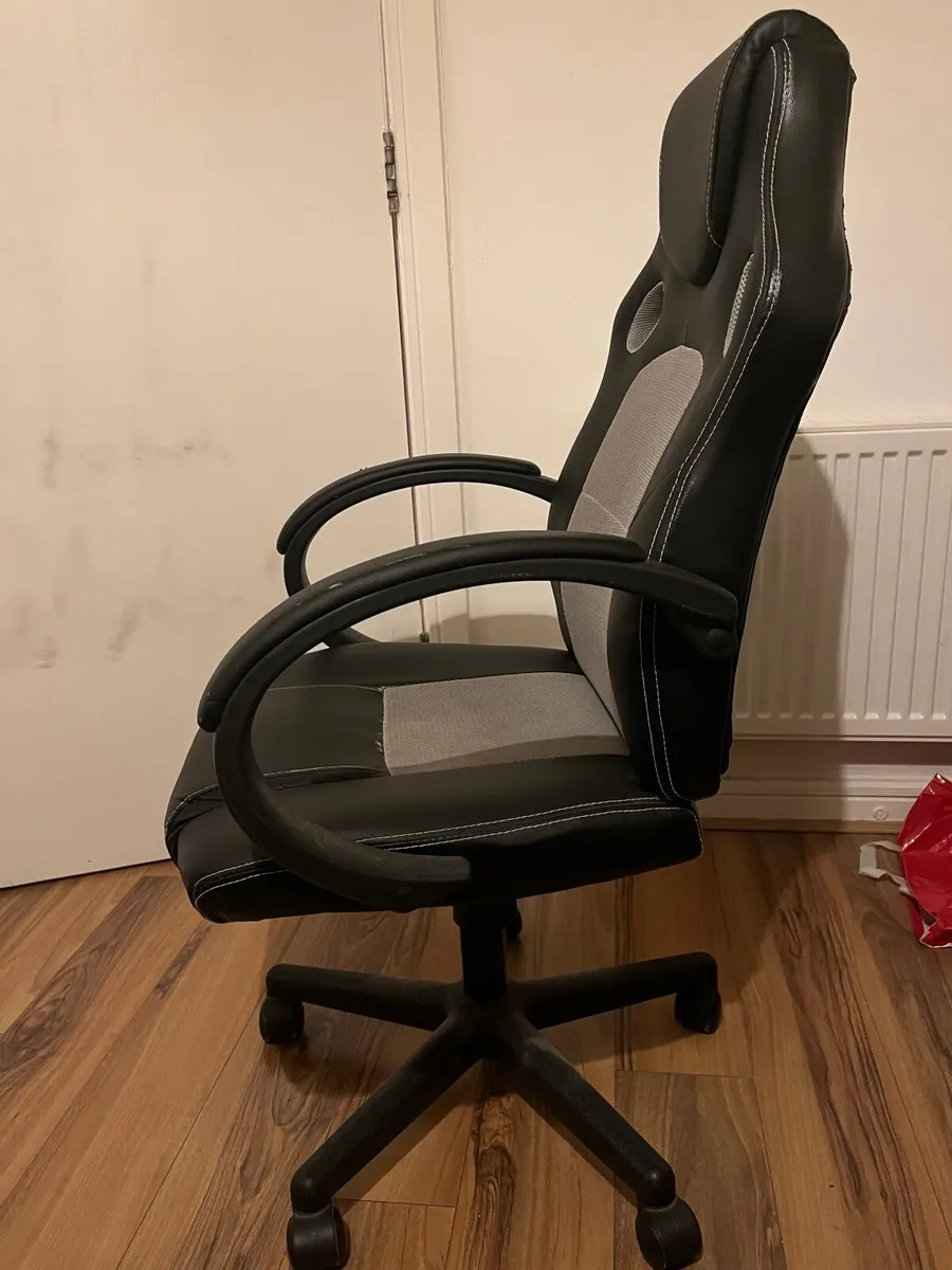 Office Desk and Gaming chair - Image 3