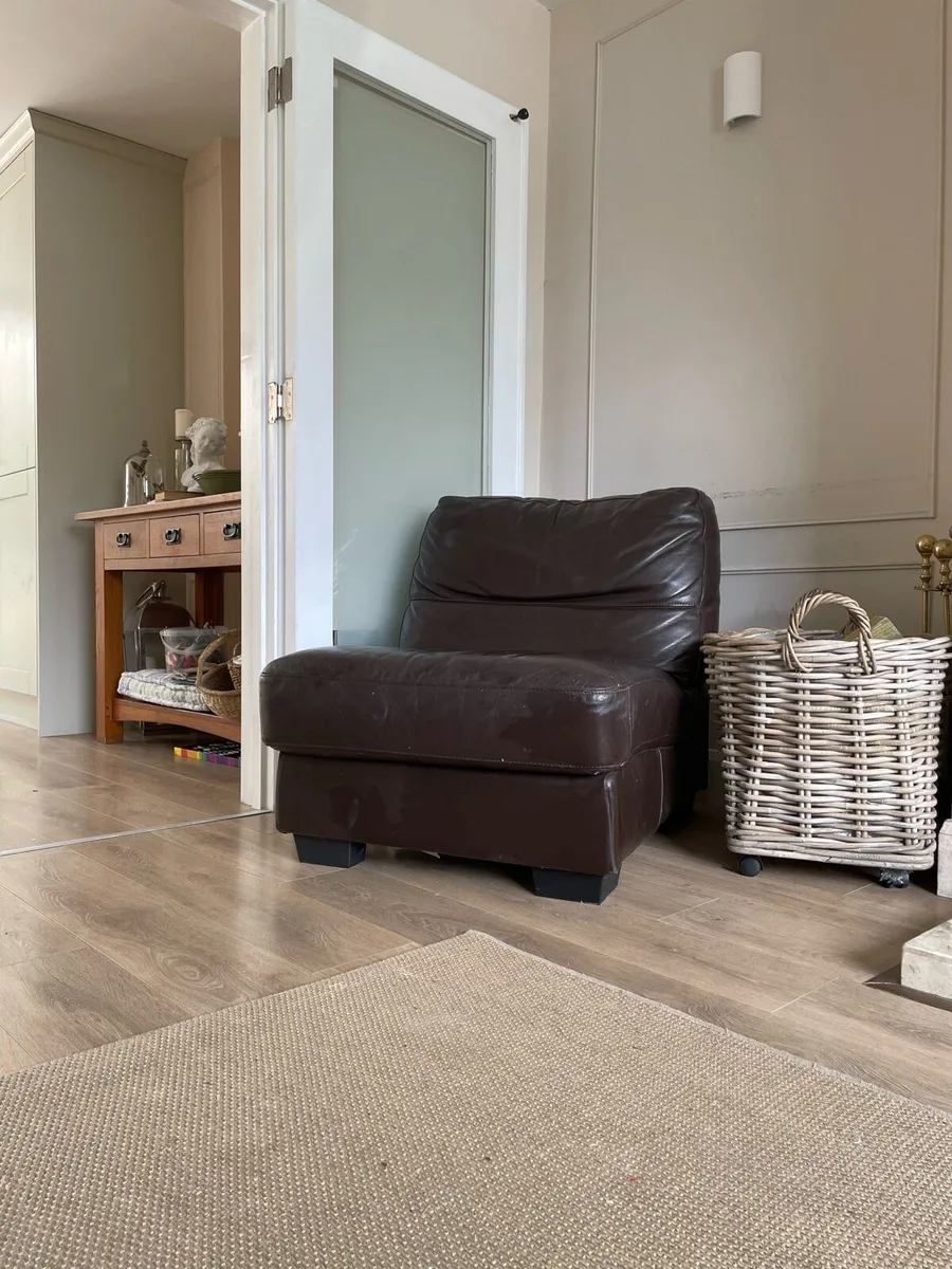 Brown leather seat - Image 1