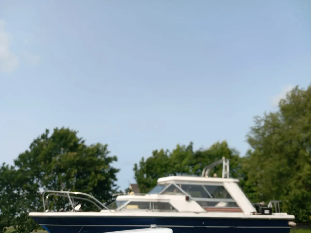 27ft Cabin cruiser - Image 2