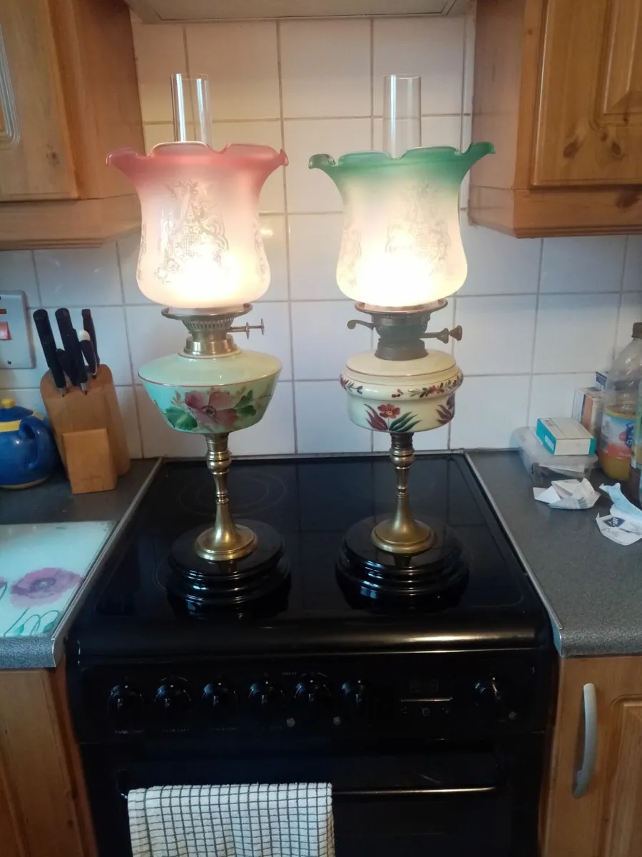 2 vintage Oil Lamps - Image 1