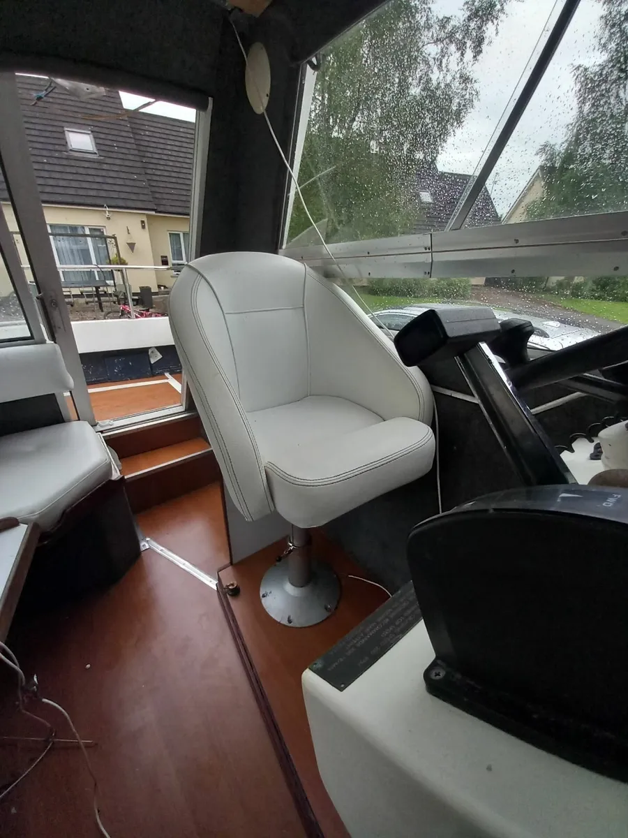 27ft Cabin cruiser - Image 4