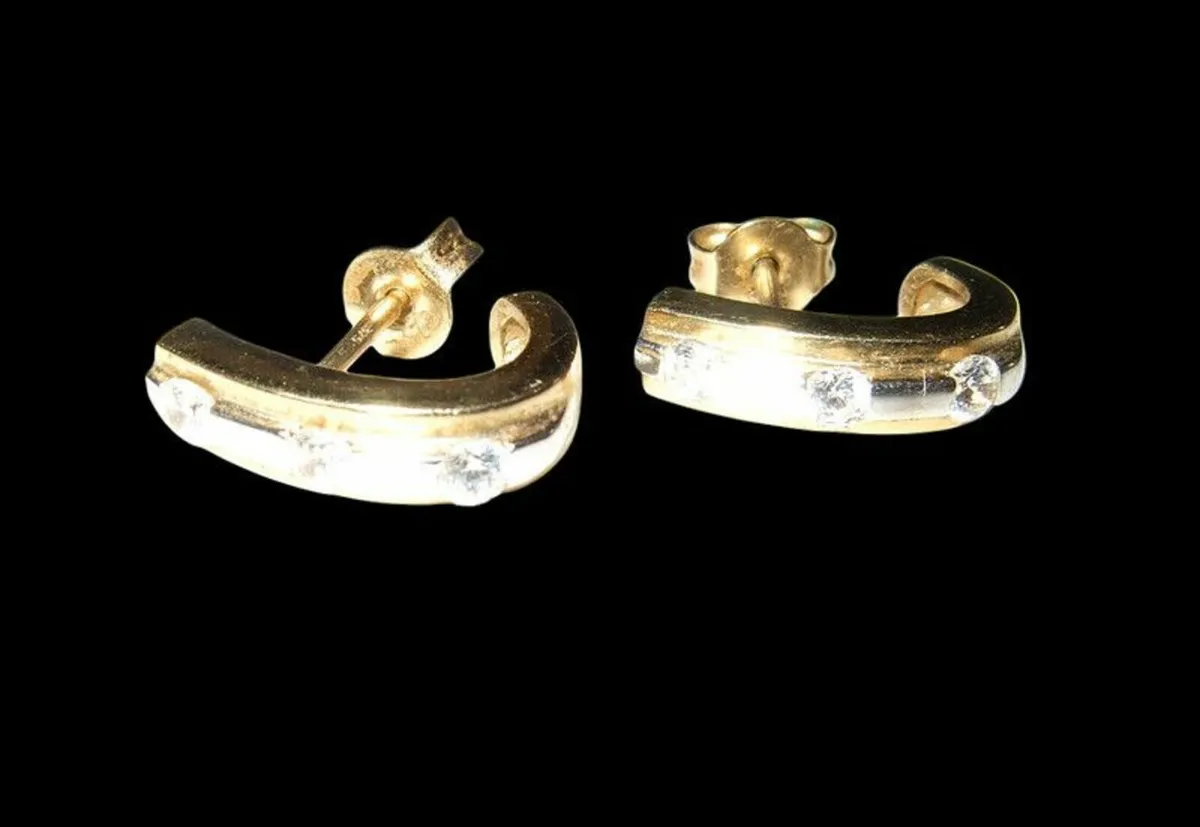 Vintage 2 Colour 9ct Gold/Sapphire Earrings - Image 2