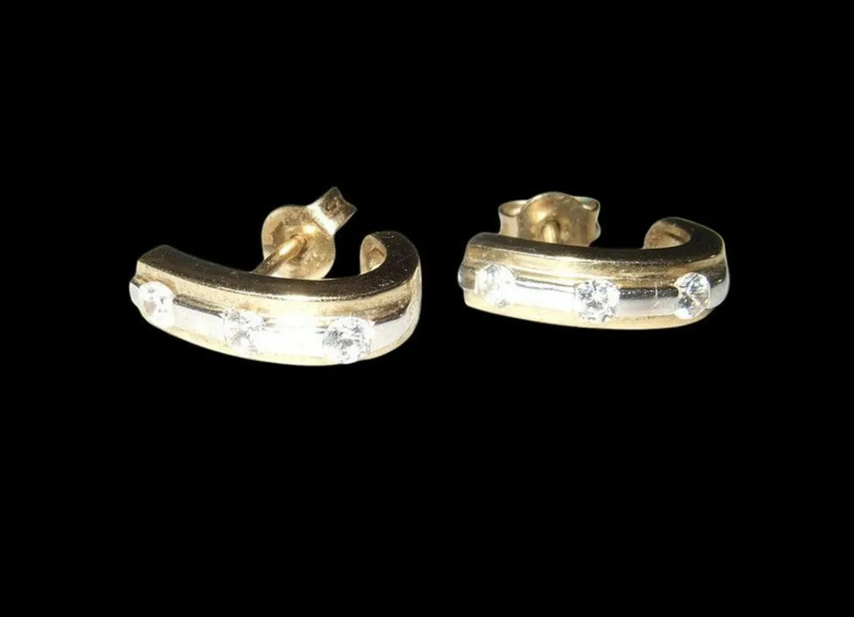 Vintage 2 Colour 9ct Gold/Sapphire Earrings - Image 3