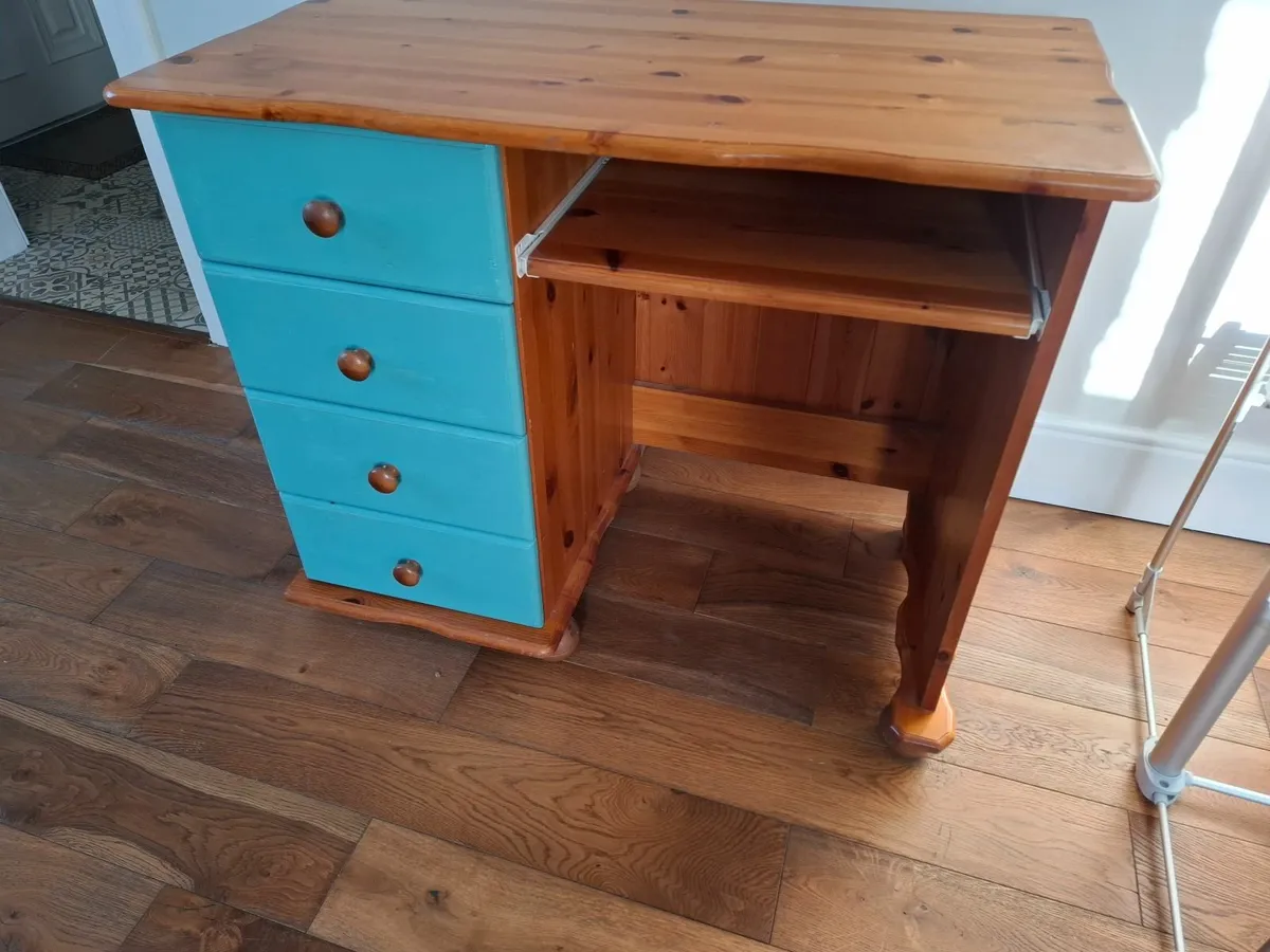 Computer desk - Image 2