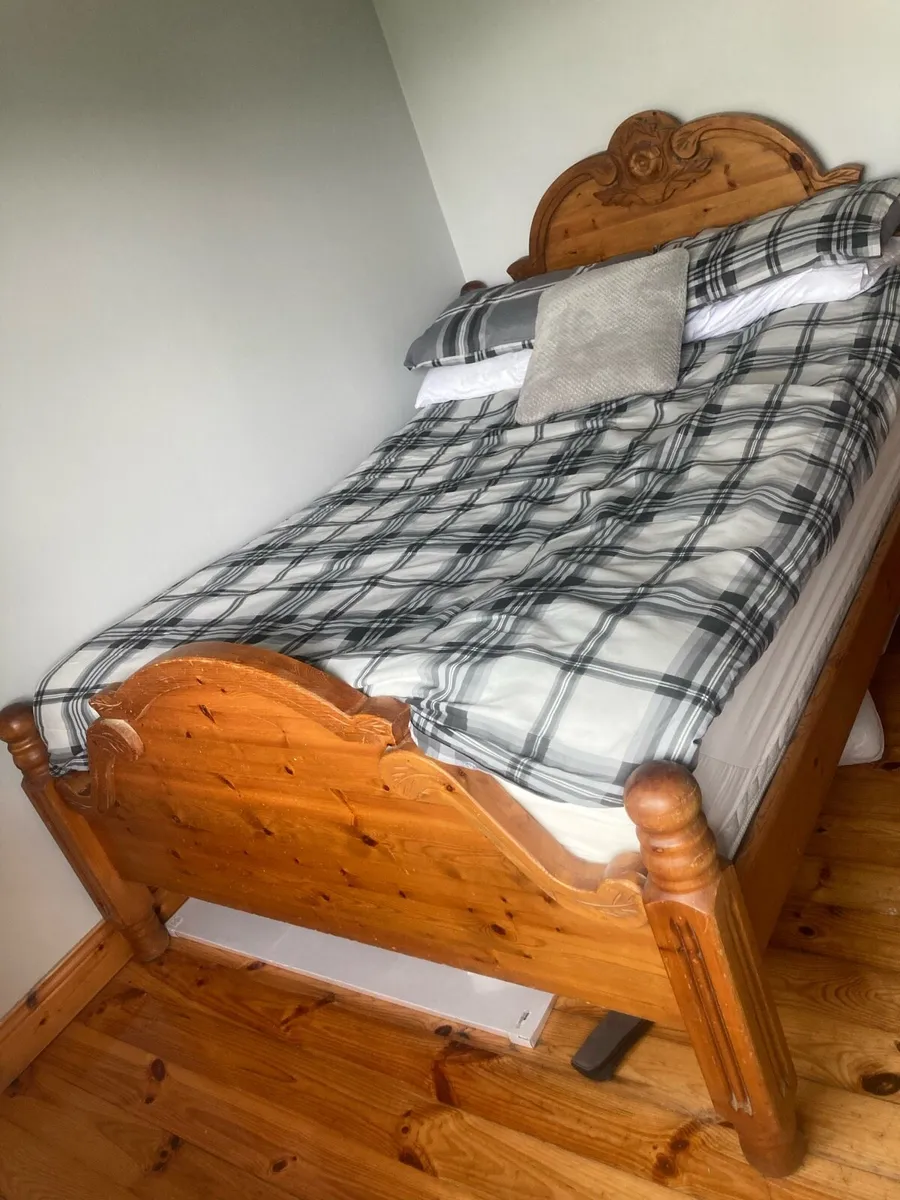Solid timber 4 foot 6 bed - Image 2